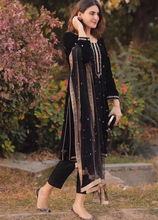 SIDRA MUMTAZ Winter 3PC Valvet Front Full Embroidered Suite -AC0456