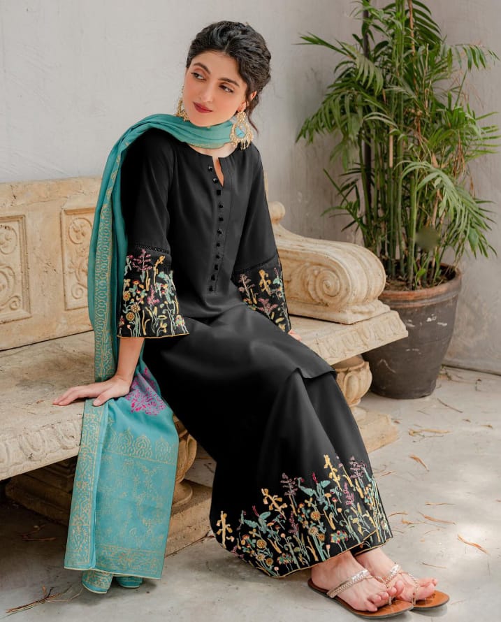 AISLING Winter Dhanak 3Pcs Embroidered Suite -AC0687