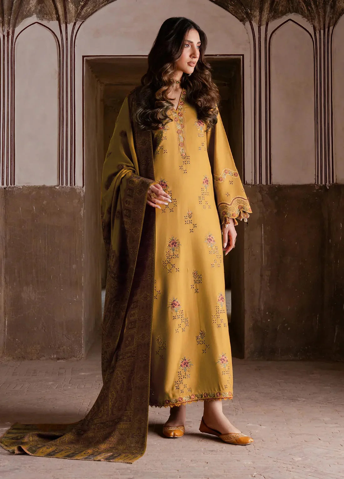 IZEL Winter 3PC DHANAK EMBROIDERED Suit WITH COURTRAI PRINT SHAWL -AC0754