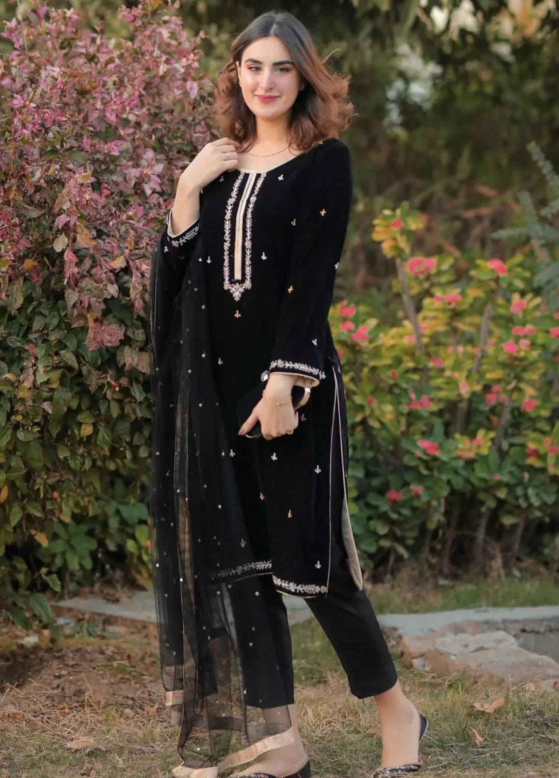 SIDRA MUMTAZ  Winter 3PC Valvet Front Full Embroidered Suite -AC0456